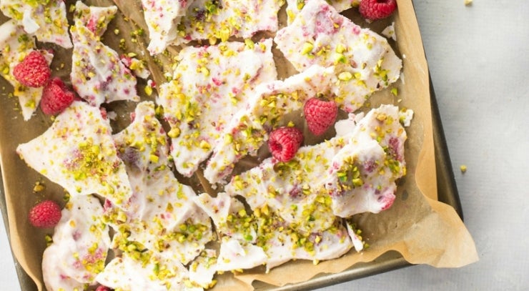 fall snacks: frozen yogurt bark