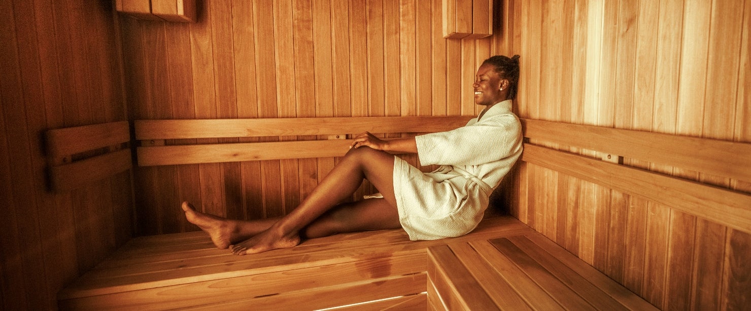 sluggish liver: woman sitting in the sauna