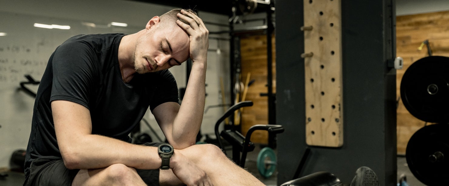 fatigue and low magnesium: man tired at the gym