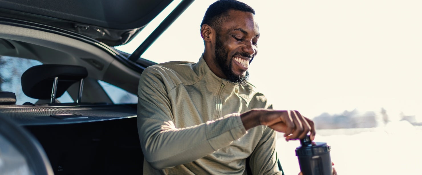 supplements pair with magnesium: man trunk making shake